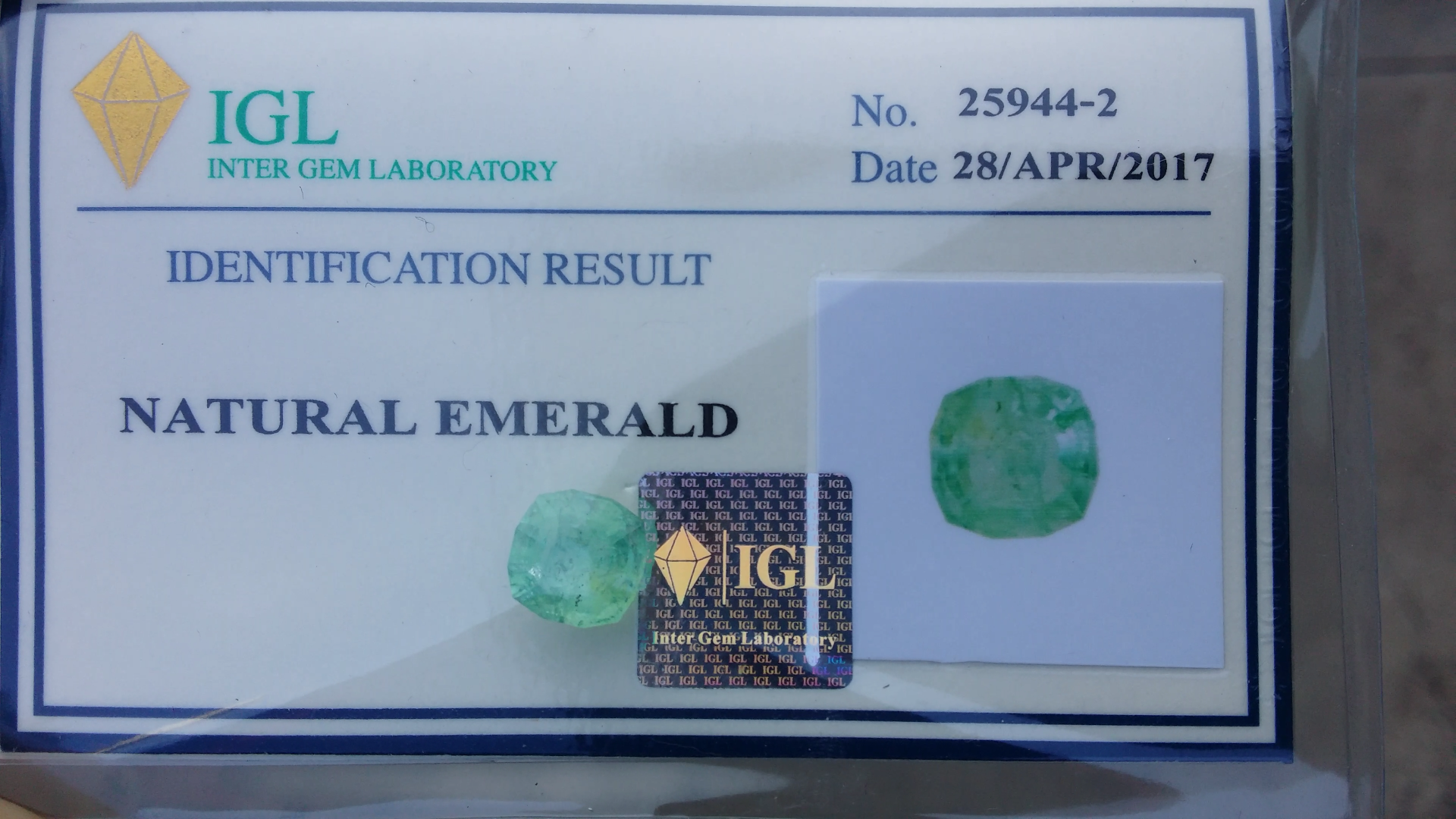 พลอย มรกต โคลัมเบีย Colombian Emerald 2.942 กะรัต (Cts.) พร้อมใบเซอร์ พลอยแท้ อัญมณีมงคลประจําวันเกิด เครื่องประดับพลอย