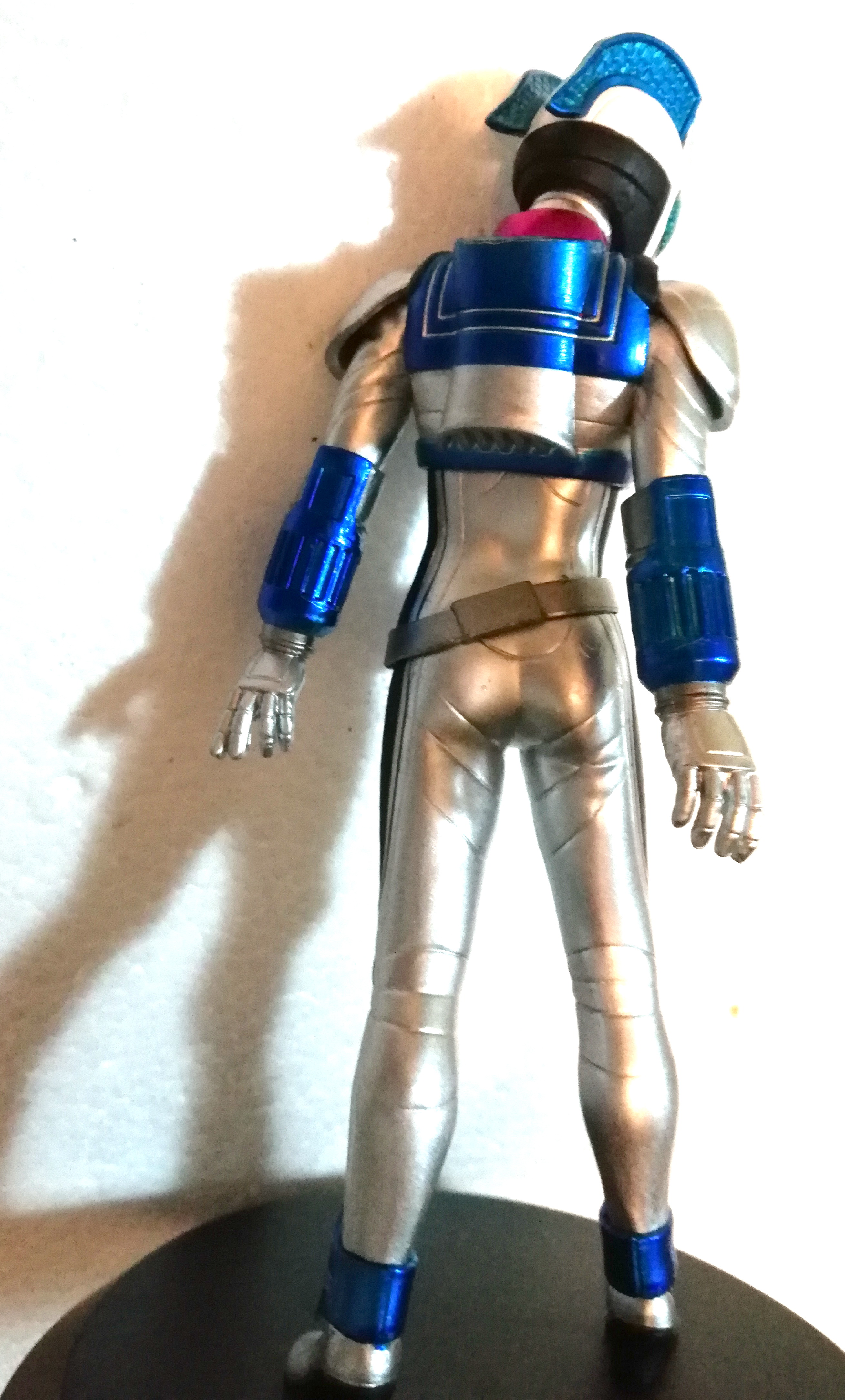 ของสะสม มาสค์ ไรเดอร์นาเดชิโกะ Nadeshiko ไรเดอร์ผู้หญิงคนเดียว จากซีรีย์คาเมนไรเดอร์โฟเซ่ Masked Rider Fourze ปรากฏตัวทั้งในทีวีซีรีย์ และ เดอะมูฟวี่ ตัวนี้เป็นตุ๊กตาเครนเกม พลาสติกลงสีสำเร็จพร้อมฐาน ขนาดสูง20ซม.รวมฐาน สภาพสะสมเก่าเก็บ