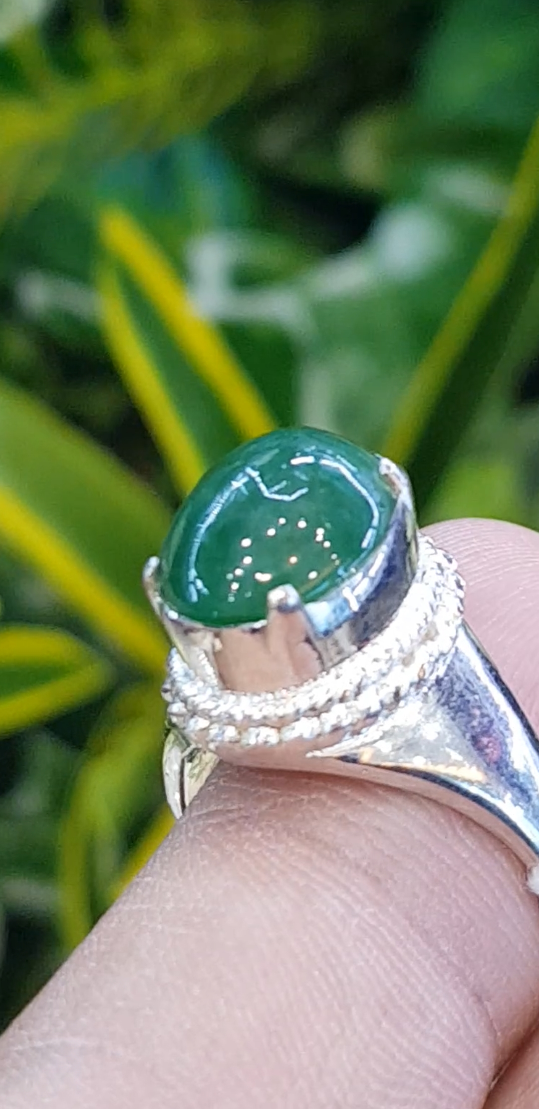 หยก พม่า แท้ Jade แหวนหยก 翡翠戒指 (Jadeite ring) 2.30 กะรัต (Cts.) (Size) 57 ดิบ ไม่ผ่านการปรับปรุง (Type A) พม่า (Myanmar)