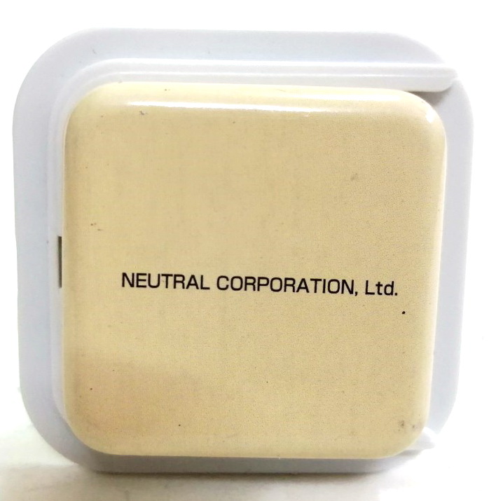 ตลับลูกอม ชิฟกับเดล Chip &Dale สองชิปมังค์น้อญย ผู้มีชื่อเสียง จากเพลงฮิต ของดีสนีย์ ตลับนี้เป็นลิขสิทธิ์แท้ขายเฉพาะบางสถานที่ ตัวตลับเลื่อนเปิดปิด ก้นเป็นสังกะสีฝาตลับเป็นพลาสติก สกรีนรูปด้วยความร้อน ขนาดราว 5×5 ซม. ลูกอมยังอยู่แต่เสื่อมสภาพแล้วไม่ควรรับ