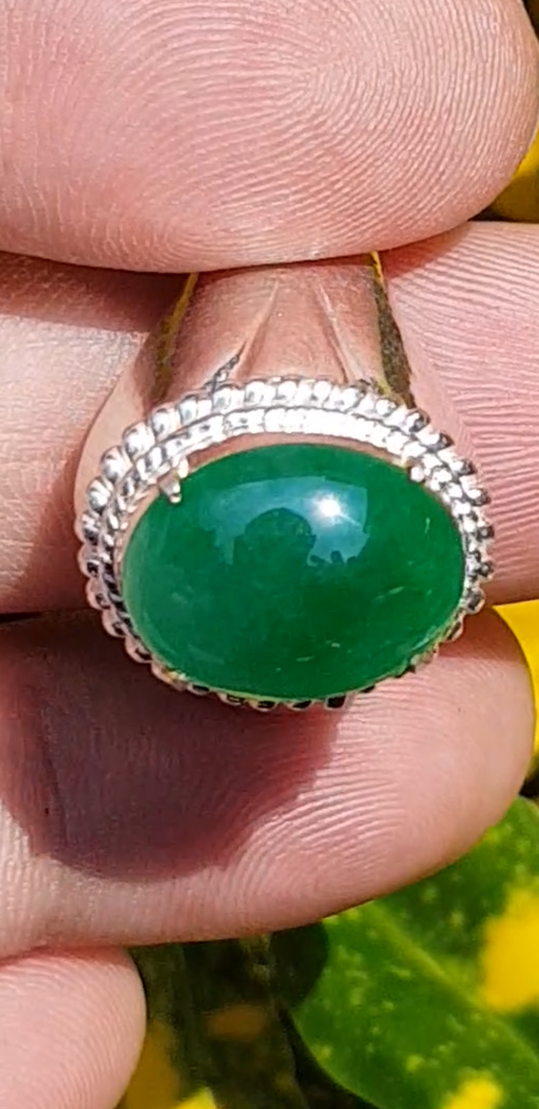 หยก พม่า แท้ Jade แหวนหยก 翡翠戒指 (Jadeite ring) 4.21 กะรัต (Cts.) ดิบ Size 62 ไม่ผ่านการปรับปรุง (Type A) พม่า (Myanmar)