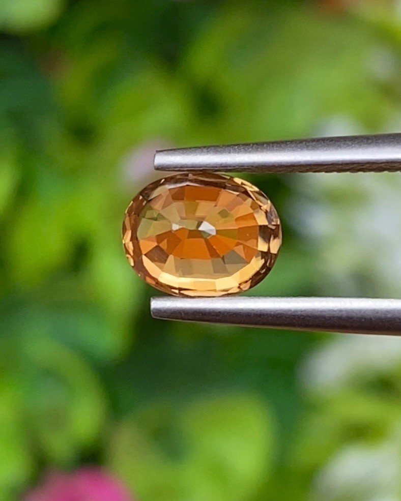 พลอย เพทาย (Zircon) 1.80 กะรัต (Cts.) พลอยแท้ อัญมณีมงคลประจําวันเกิด เครื่องประดับพลอย