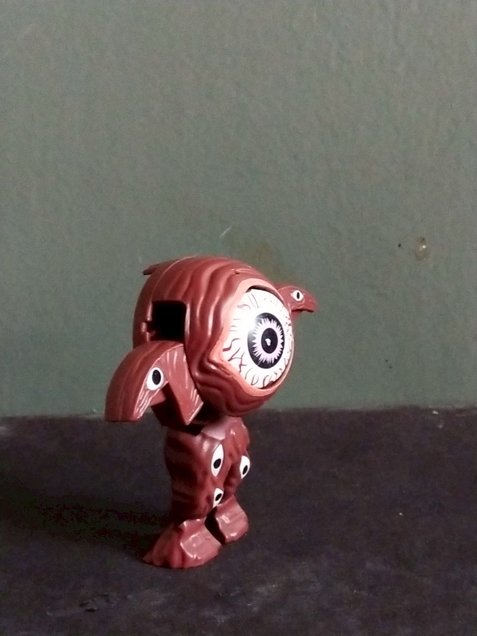 มีหลายภาพ ของเล่นไข่ สัตว์ประหลาด กันคิว (GUN Q) ศัตรูของ อุลตร้าแมนไกอา ของมีตามภาพ