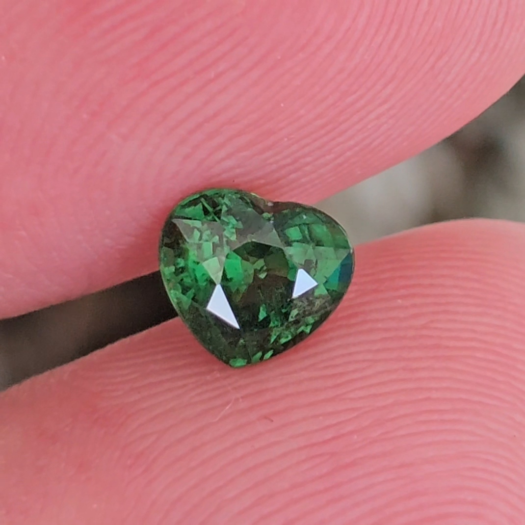 พลอย ซาโวไรท์ Tsavorite Garnet 1.16 กะรัต (Cts.) ดิบ Unheated พร้อมใบเซอร์ อัญมณีมงคลประจําวันเกิด เครื่องประดับพลอย