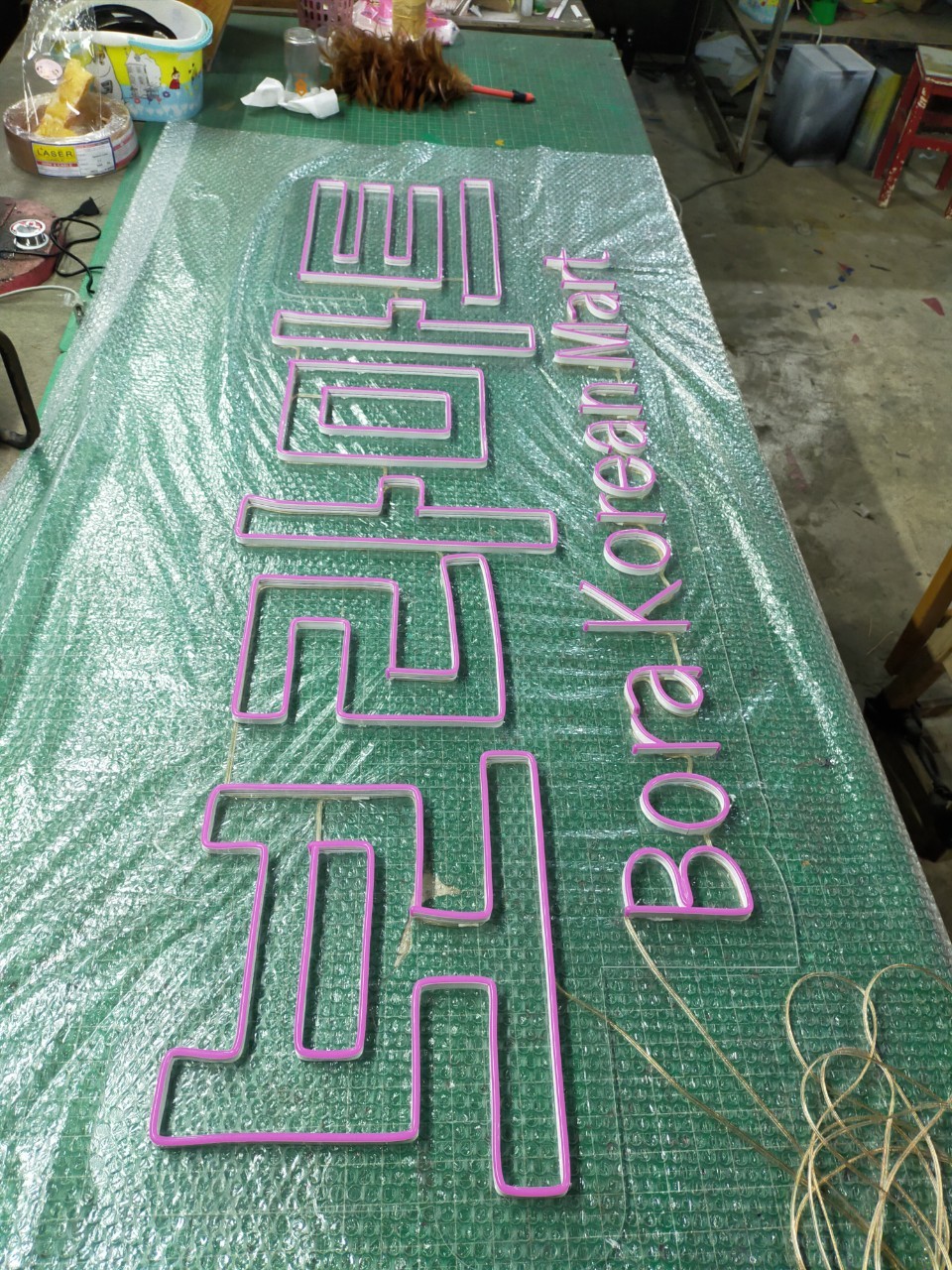 ไฟนีออน เฟค