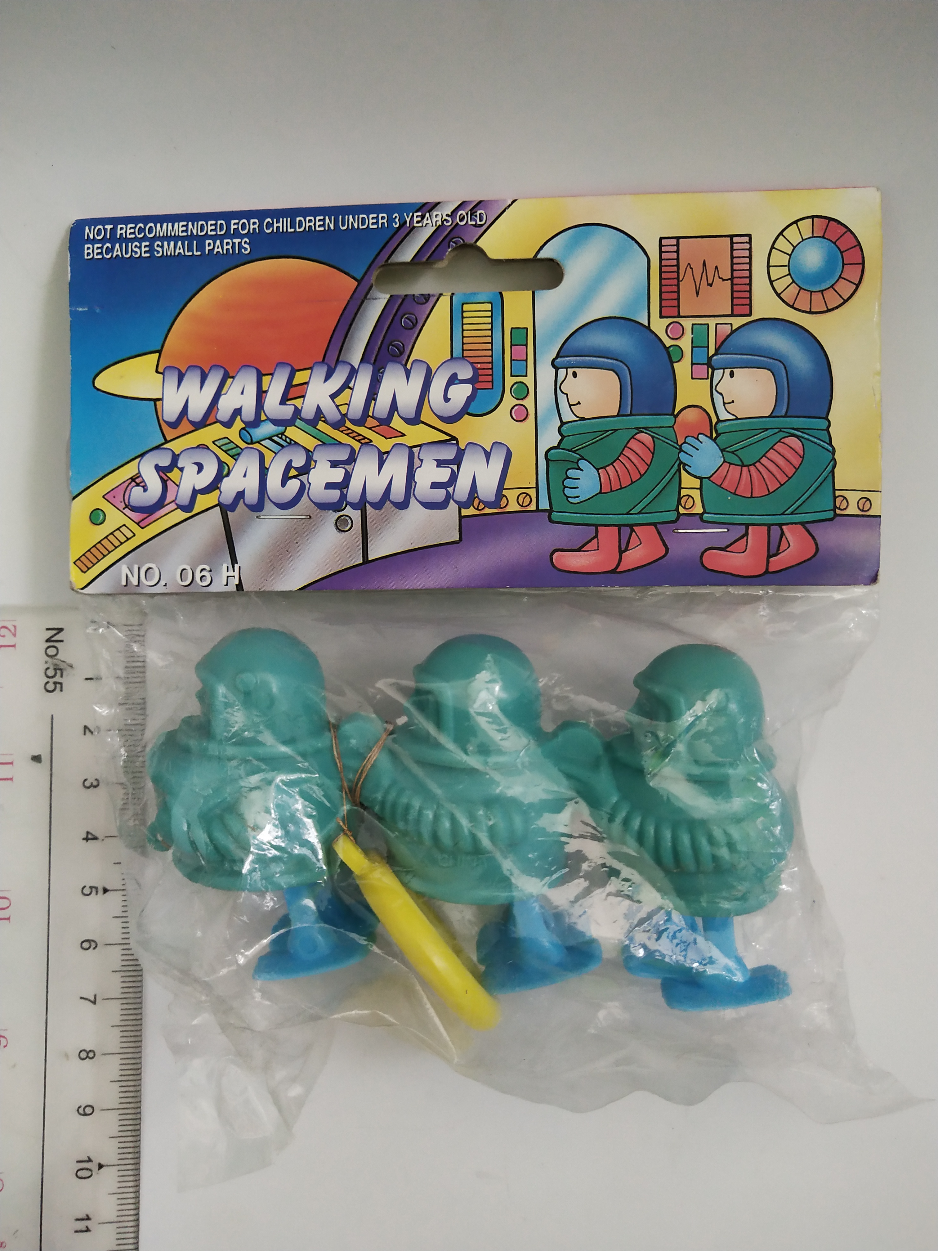 มีหลายภาพ ของเลนเรโทร Walking Spacemen