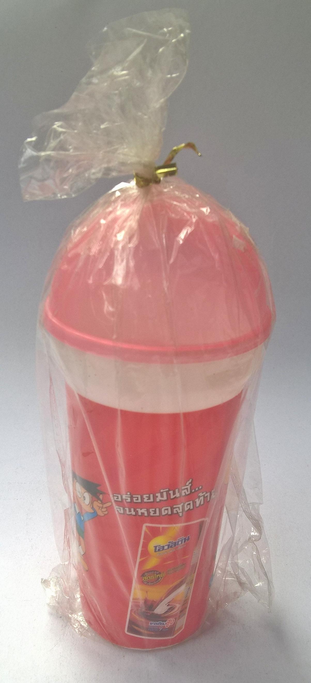 แก้วน้ำพลาสติกโดราเอม่อนฝากลมสีชมพู ของสะสมโอวัลติน