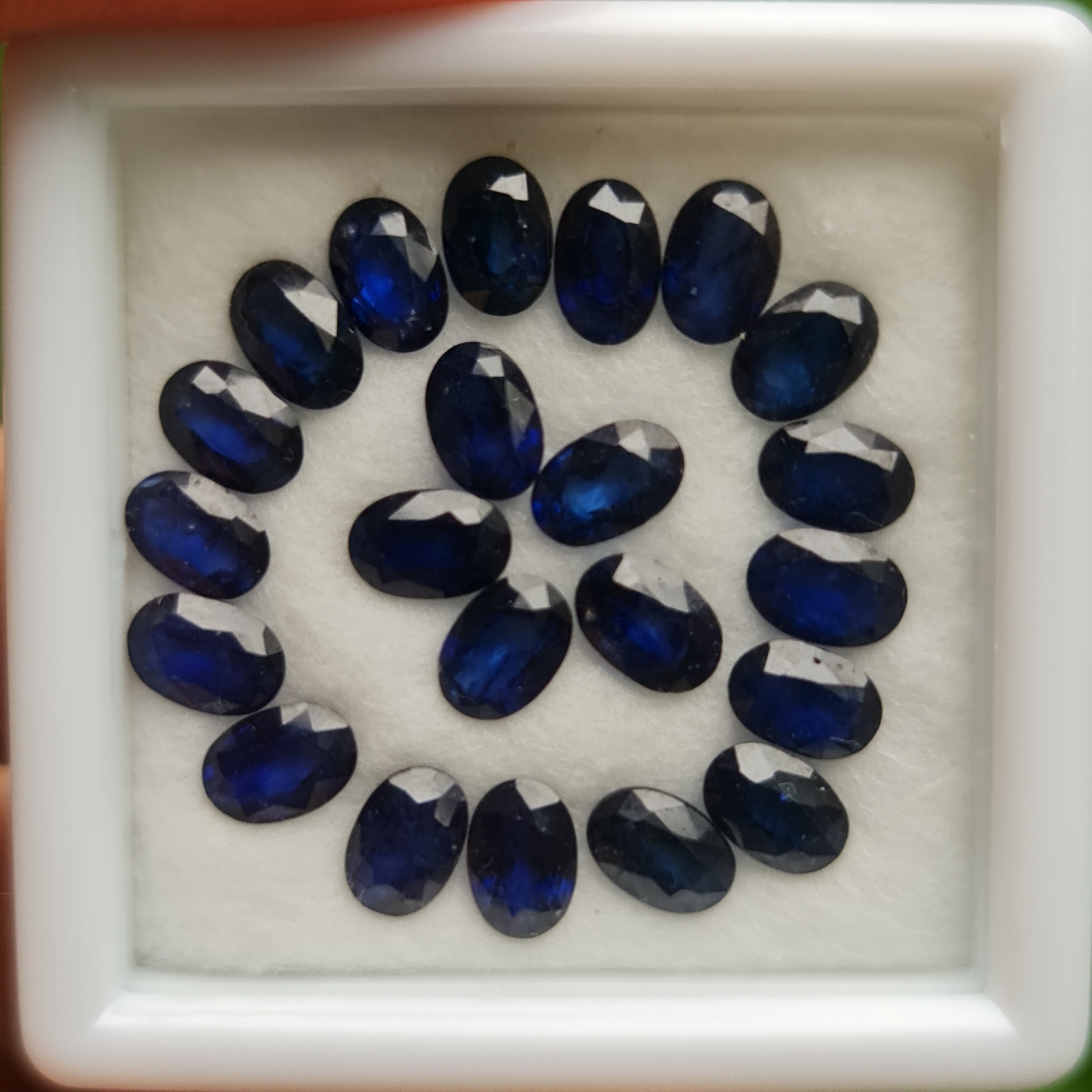 พลอย ไพลิน blue sapphire 12.50 กะรัต (Cts.) 22 เม็ด (Pcs.) พลอยแท้ อัญมณีมงคลประจําวันเกิด เครื่องประดับพลอย