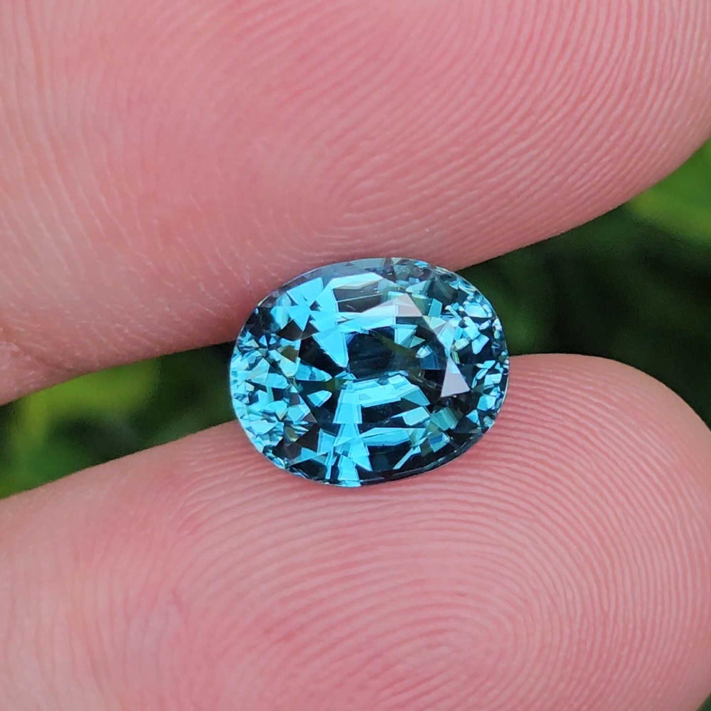 พลอย เพทาย (Zircon) 4.65 กะรัต (Cts.) พลอยแท้ อัญมณีมงคลประจําวันเกิด เครื่องประดับพลอย