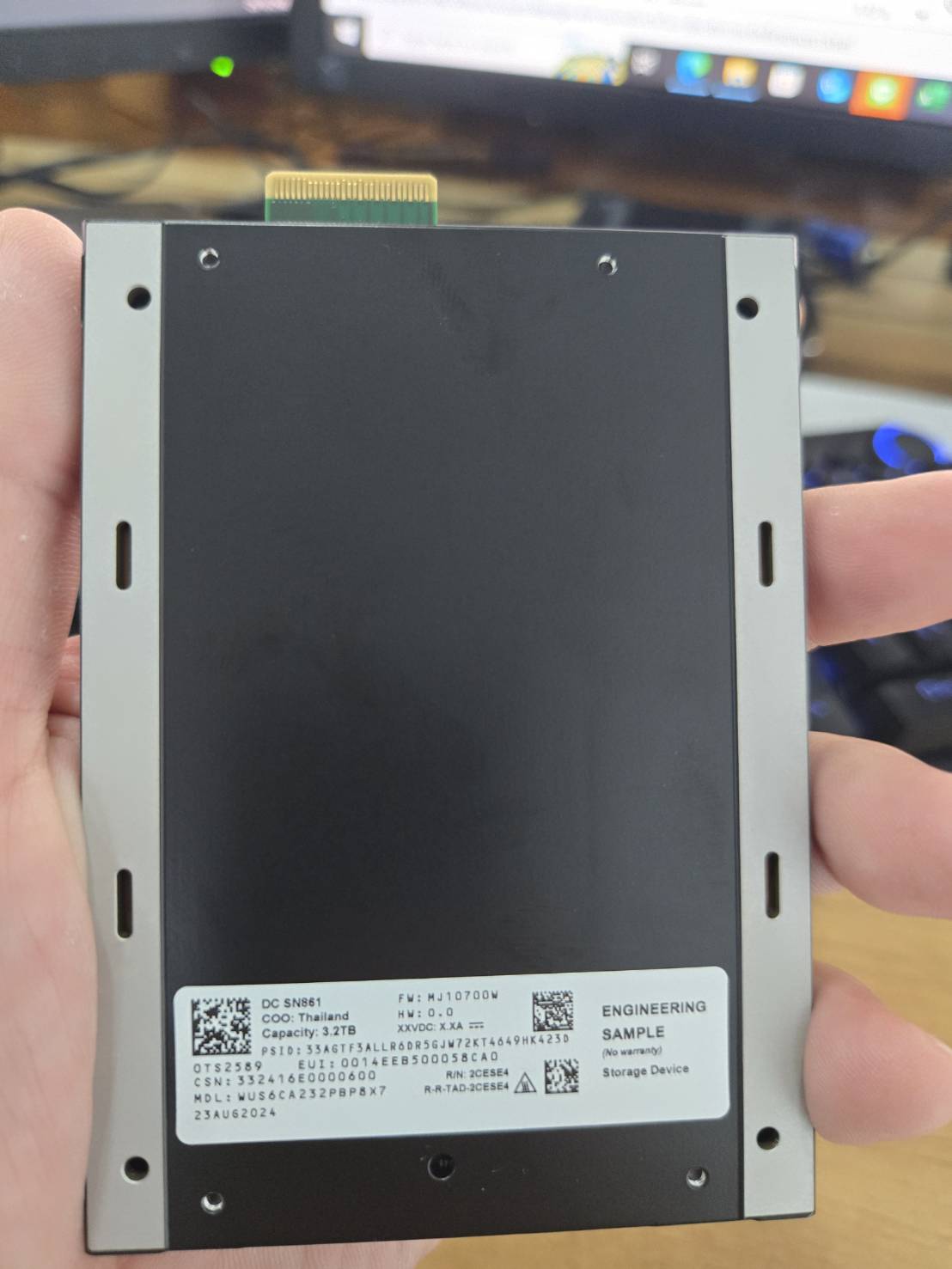 Sandisk DC SN861 3.2TB E3.S พร้อมการ์ดแปลง pci