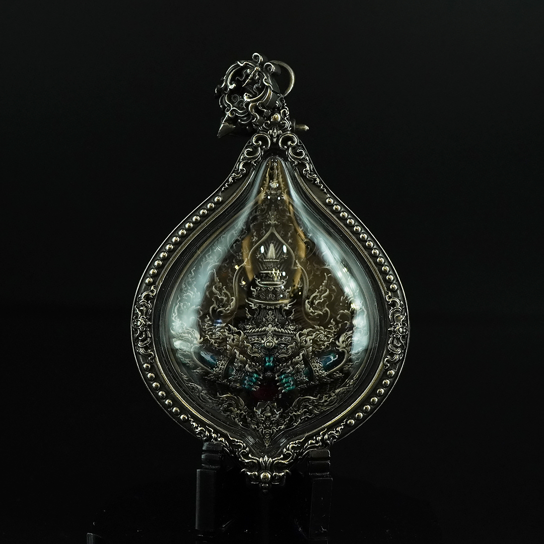 เหรียญเทพพระราหู รายการที่ 5 เนื้อไวท์บรอนซ์รมซาตินลงยา พร้อมกรอบเนื้อไวท์บรอนซ์ซาติน