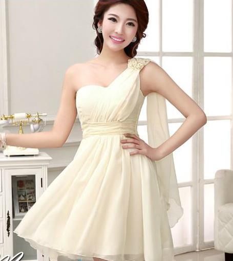 พร้อมส่ง ชุดเดรสสั้น เกาะอก ไหล่เดียว จับสม๊อกด้านหลัง