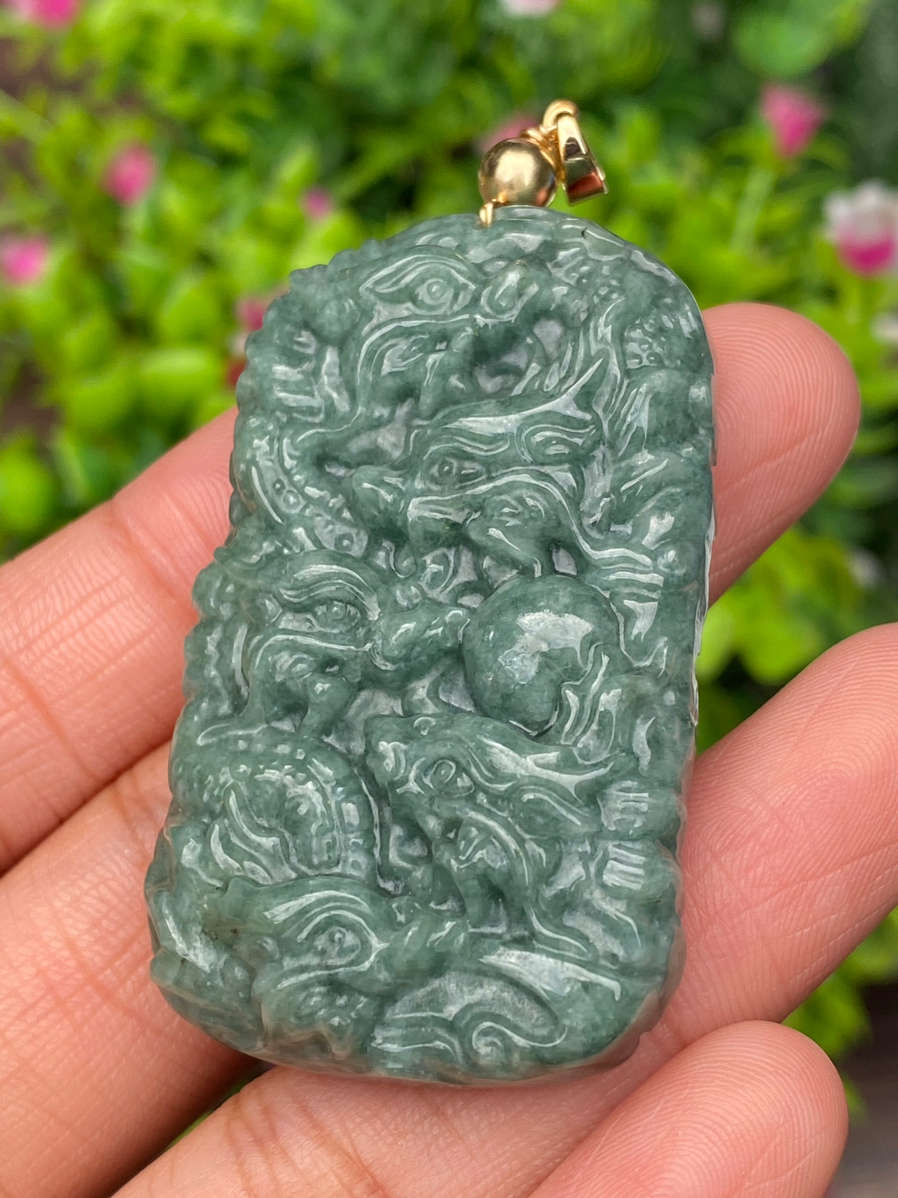 หยก พม่า แท้ จี้หยก (Burmese jadeite) แกะสลักมังกร 180.66 กะรัต (Cts.) หยกแท้ อัญมณีมงคลประจําวันเกิด เครื่องประดับหยก