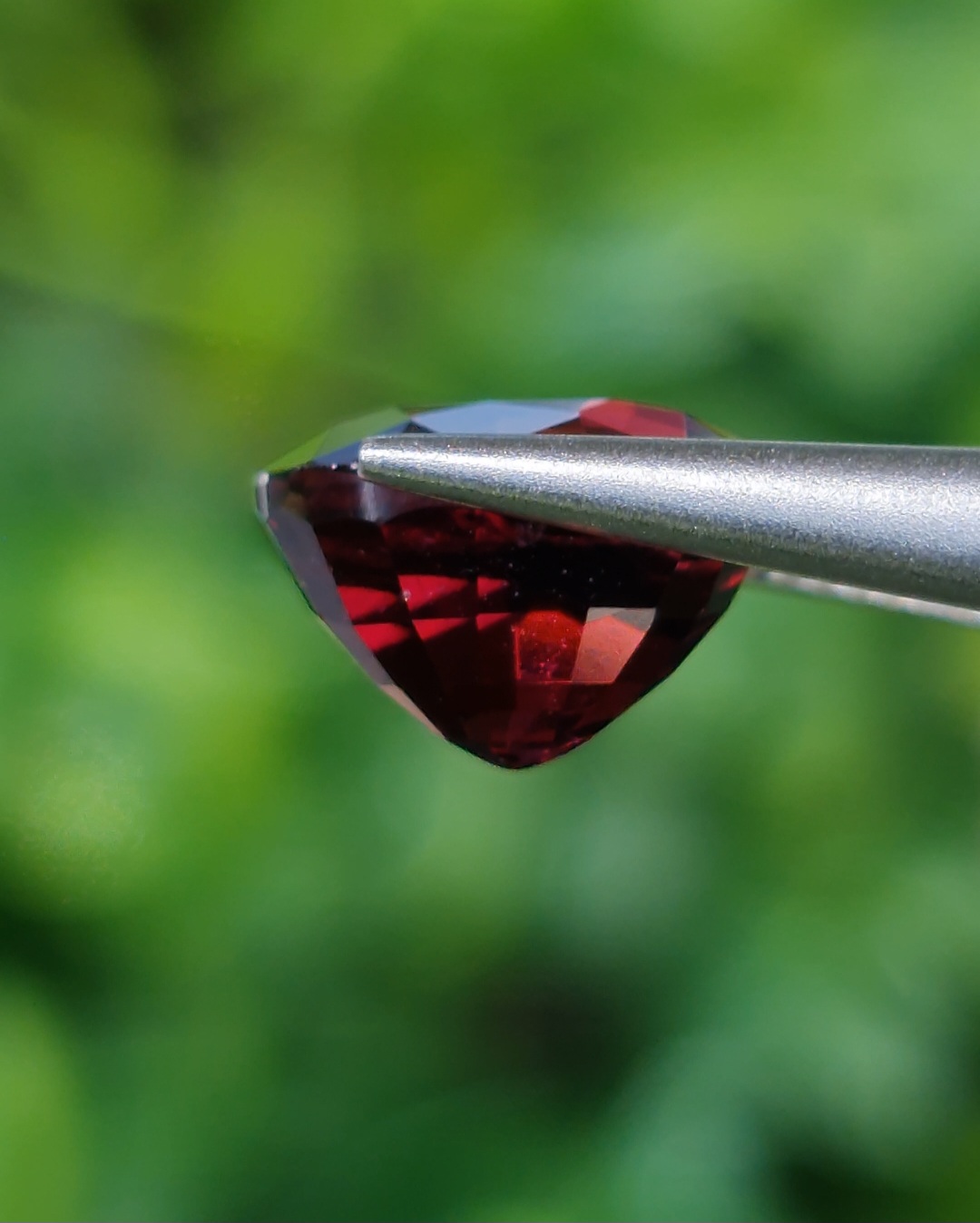 พลอย โรโดไลต์ กาเน็ท Rhodolite Garnet 2.50 กะรัต Cts.พลอยแท้ อัญมณีมงคลประจําวันเกิด เครื่องประดับพลอย