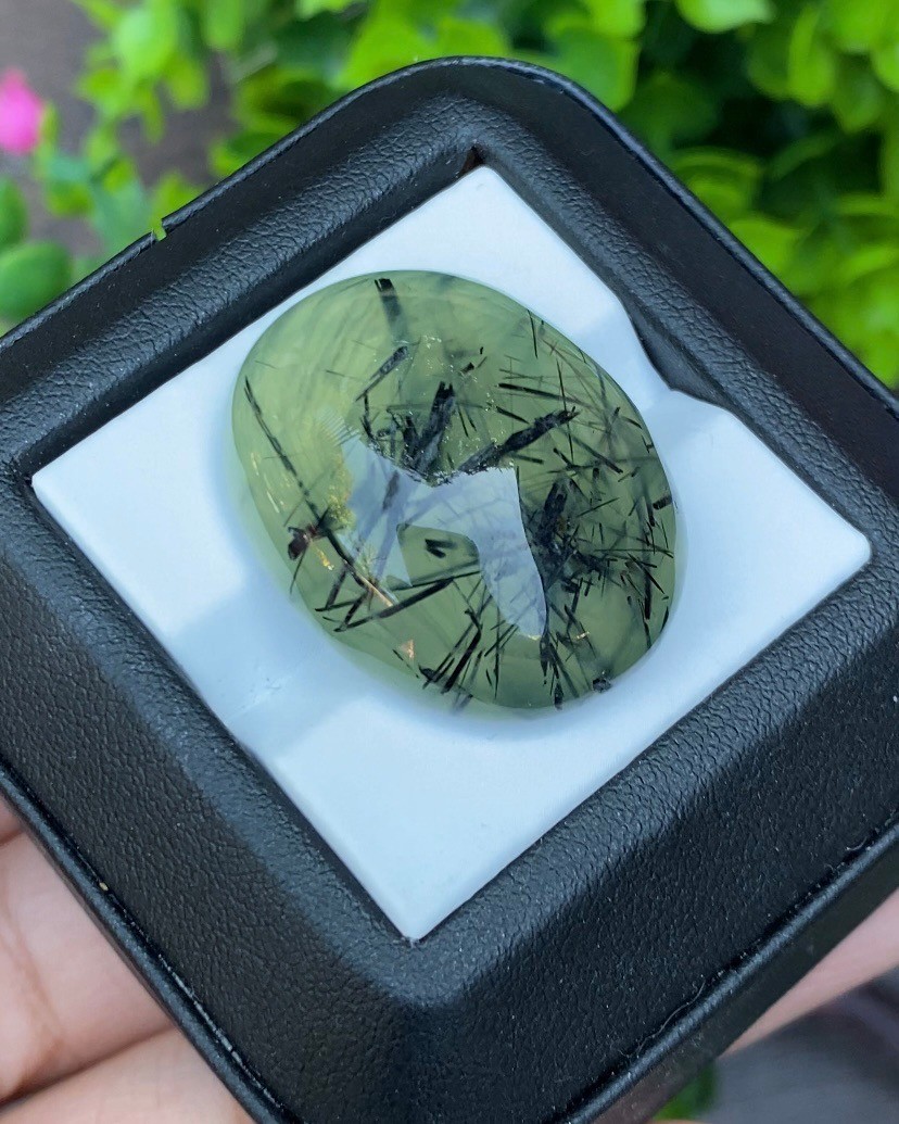 ไหมดำ พรีไนท์ Prehnite with Black tourmaline 66.75 กะรัต Cts. พลอยแท้ อัญมณีมงคลประจําวันเกิด เครื่องประดับพลอย