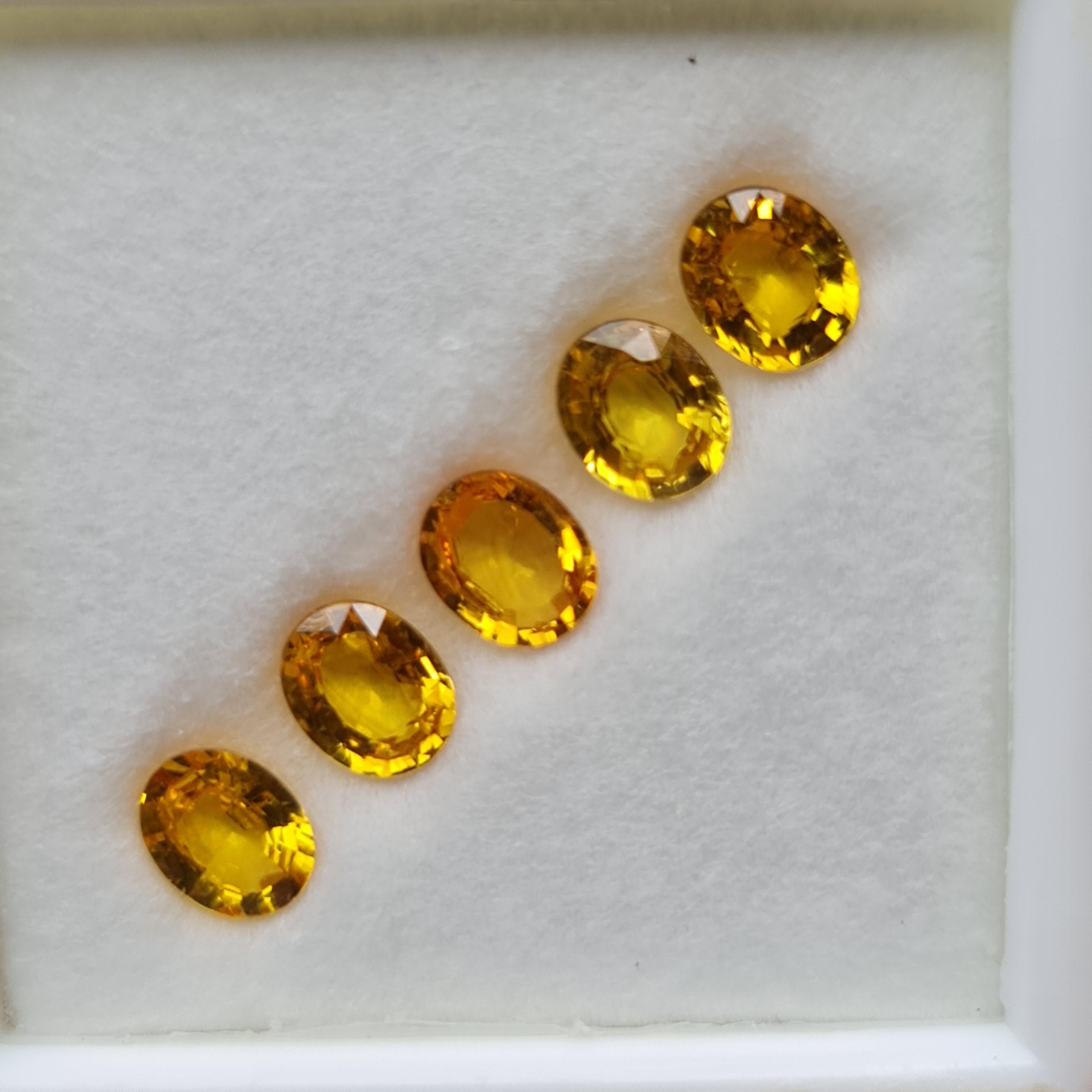พลอย บุษราคัม yellow sapphire 3.57 กะรัต (Cts.) 5 เม็ด (Pcs.) พลอยแท้ อัญมณีมงคลประจําวันเกิด เครื่องประดับพลอย