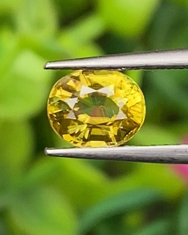 พลอย สฟีน Natural Sphene 0.85 กะรัต (Cts.) ดิบ (Unheated) พลอยแท้ อัญมณีมงคลประจําวันเกิด เครื่องประดับพลอย