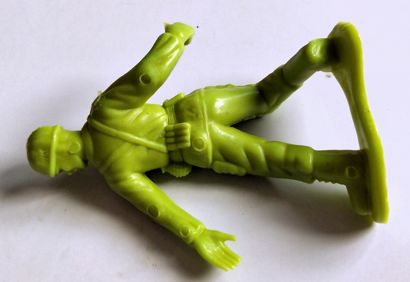 ของสะสม โมเดลพลาสติก ตุ๊กตาทหารยืนทำท่าปาระเบิด สีเขียวอ่อน จาก Greenerier International Inc.