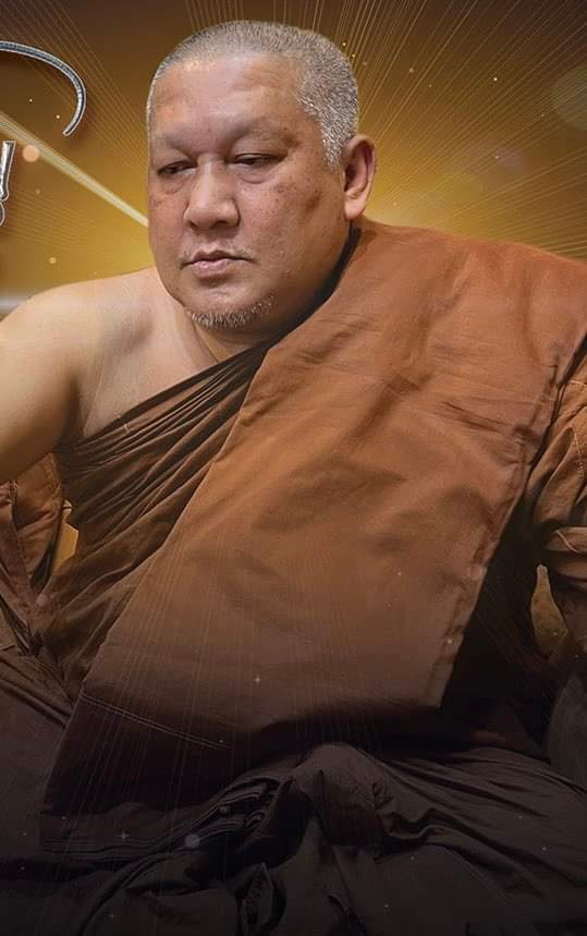 พระพิฆเนศปางเสวยสุข รุ่น สิทธายะ คเณชา3 รหัส 4 เนื้อสัมฤทธิ์ชุบทองลงยาแดง ขนาดกว้าง 1.2 ซ.ม. สูง 1.2 ซ.ม.