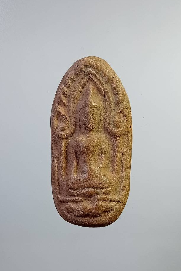 ผ2835 พระขุนแผน ไข่ผ่าซีก เนื้อดิน ไม่ทราบที่ครับ