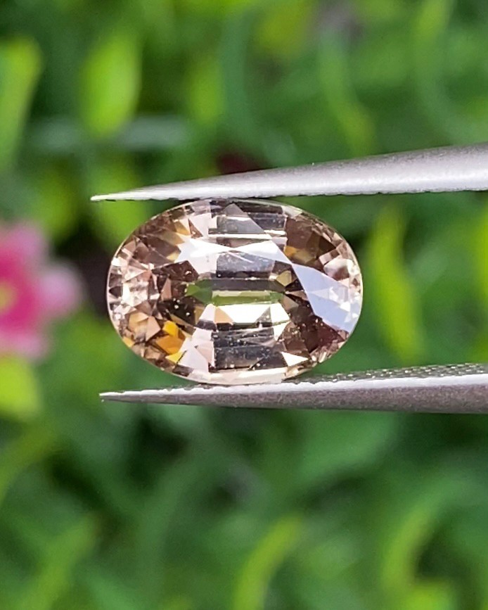 พลอย เพทาย Natural Zircon 2.88 กะรัต (Cts.) พลอยแท้ อัญมณีมงคลประจําวันเกิด เครื่องประดับพลอย
