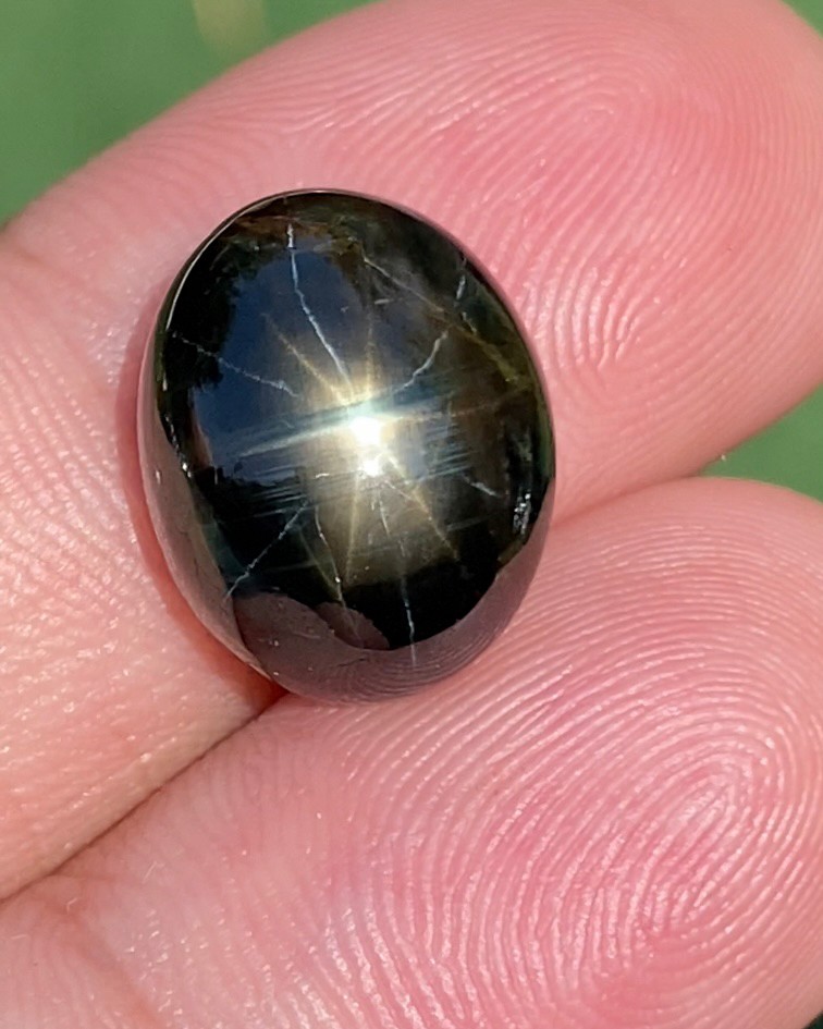 พลอย แบล็ค สตาร์ แซฟไฟร์ Black Star Sapphire 19.14 กะรัต (Cts.) ดิบ Unheated พลอยแท้ อัญมณีมงคลประจําวันเกิด เครื่องประดับพลอย