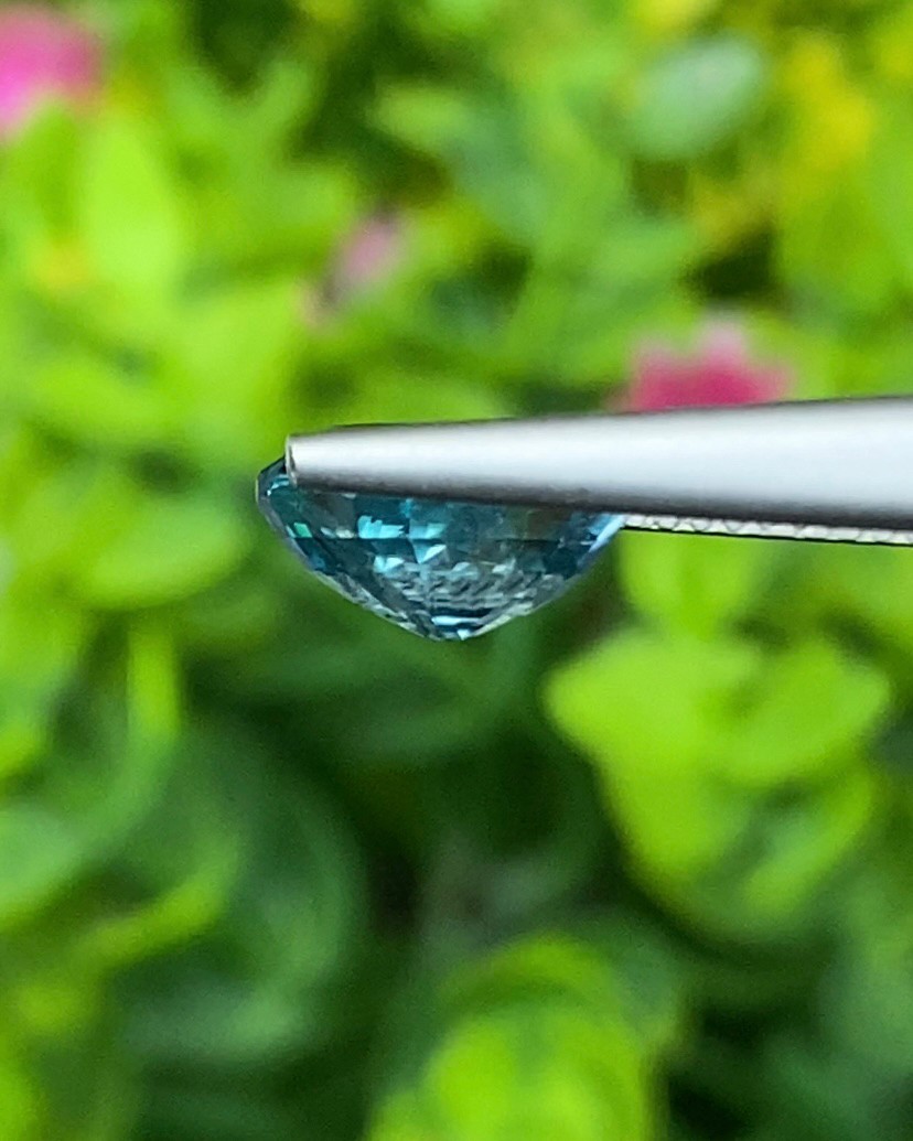 พลอย เพทาย Natural Zircon 4.14 กะรัต (Cts.) พลอยแท้อัญมณีมงคล ประจําวันเกิด เครื่องประดับพลอย