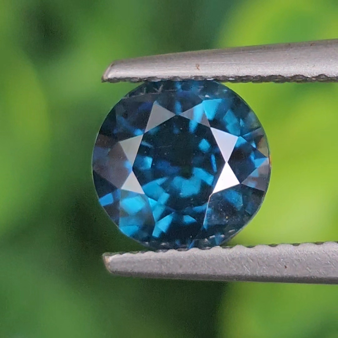 พลอย เพทาย Natural Zircon 1.93 กะรัต (Cts.) พร้อมใบเซอร์ พลอยแท้อัญมณีมงคล ประจําวันเกิด เครื่องประดับพลอย