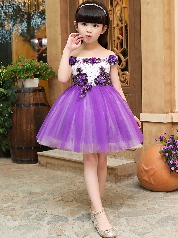 Pre-order ชุดราตรีเด็ก ชุดออกงาน ชุดกระโปรง สไตล์เจ้าหญิง แบบไหล่ปาด แต่งดอกไม้ช่วงบน กระโปรงตาข่ายฟูฟ่อง เชือกผูกหลัง สวยงาม