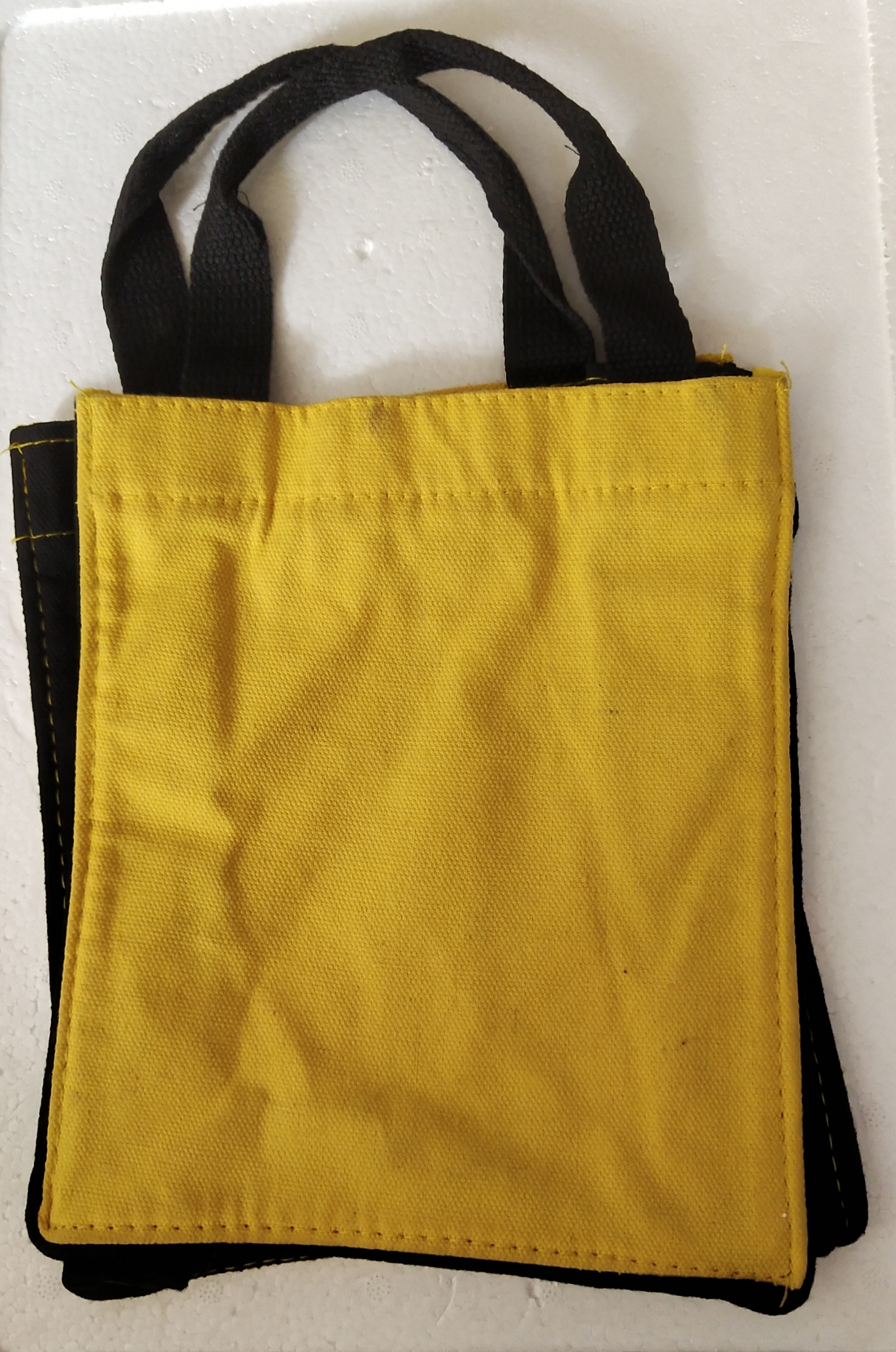 ของสะสม กระเป๋าผ้าวันเดอร์วูแม่น Wonder Woman ของสะสมเก่าจาก เทสโก้โลตัส **สภาพสะสม แกะแพ็ค มีรอยเปื้อนเล็กน้อยตามภาพ