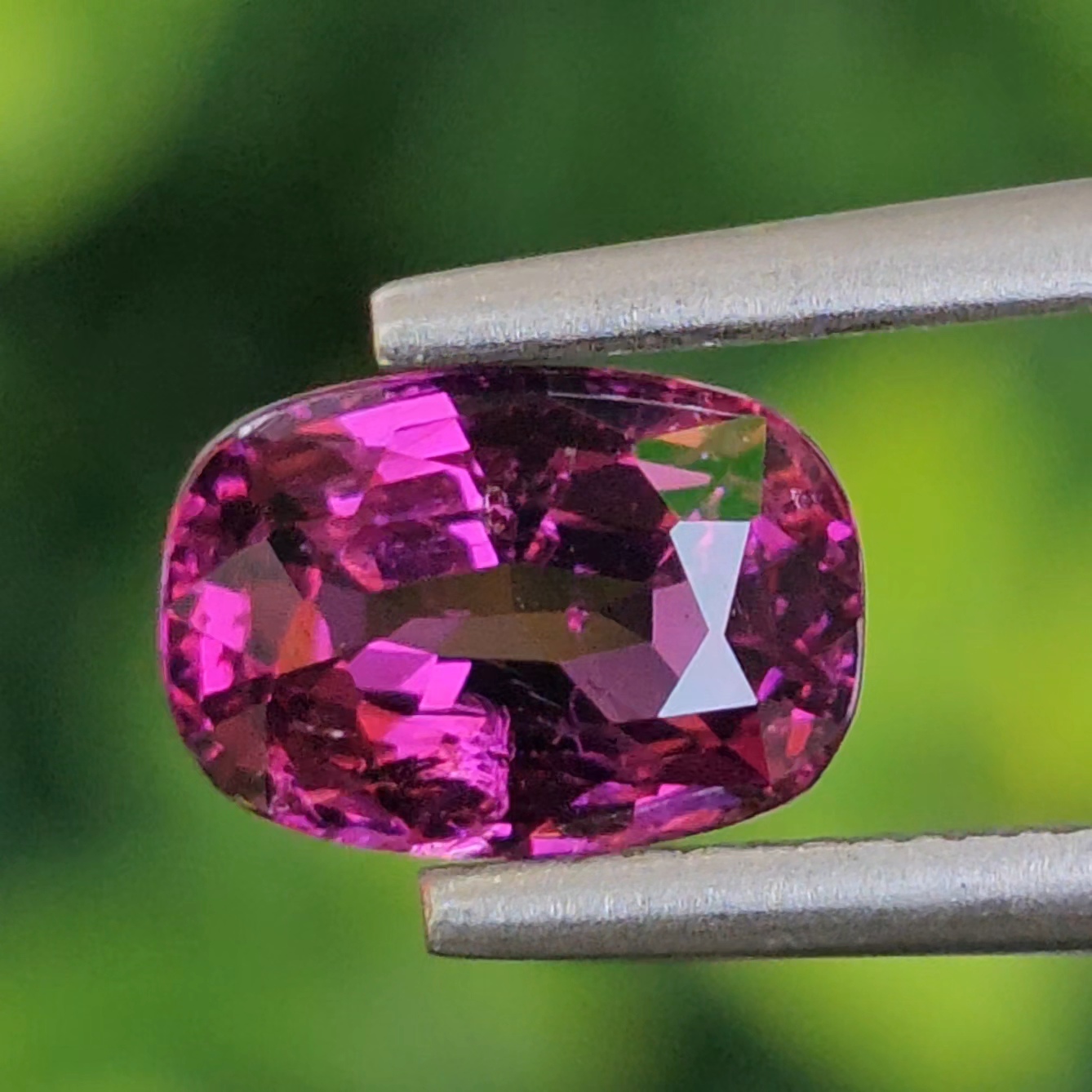 พลอย อุมบาไลต์ การ์เน็ต Umbalite Garnet 1.43 กะรัต (Cts.) ดิบ Unheated ลอยแท้ อัญมณีมงคลประจําวันเกิด เครื่องประดับพลอย