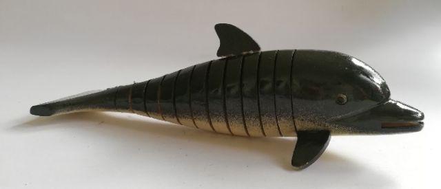 ของเล่นย้อนยุค ปลาโลมาไม้ จับหางเคลื่อนไหวได้ ขนาดตามภาพ