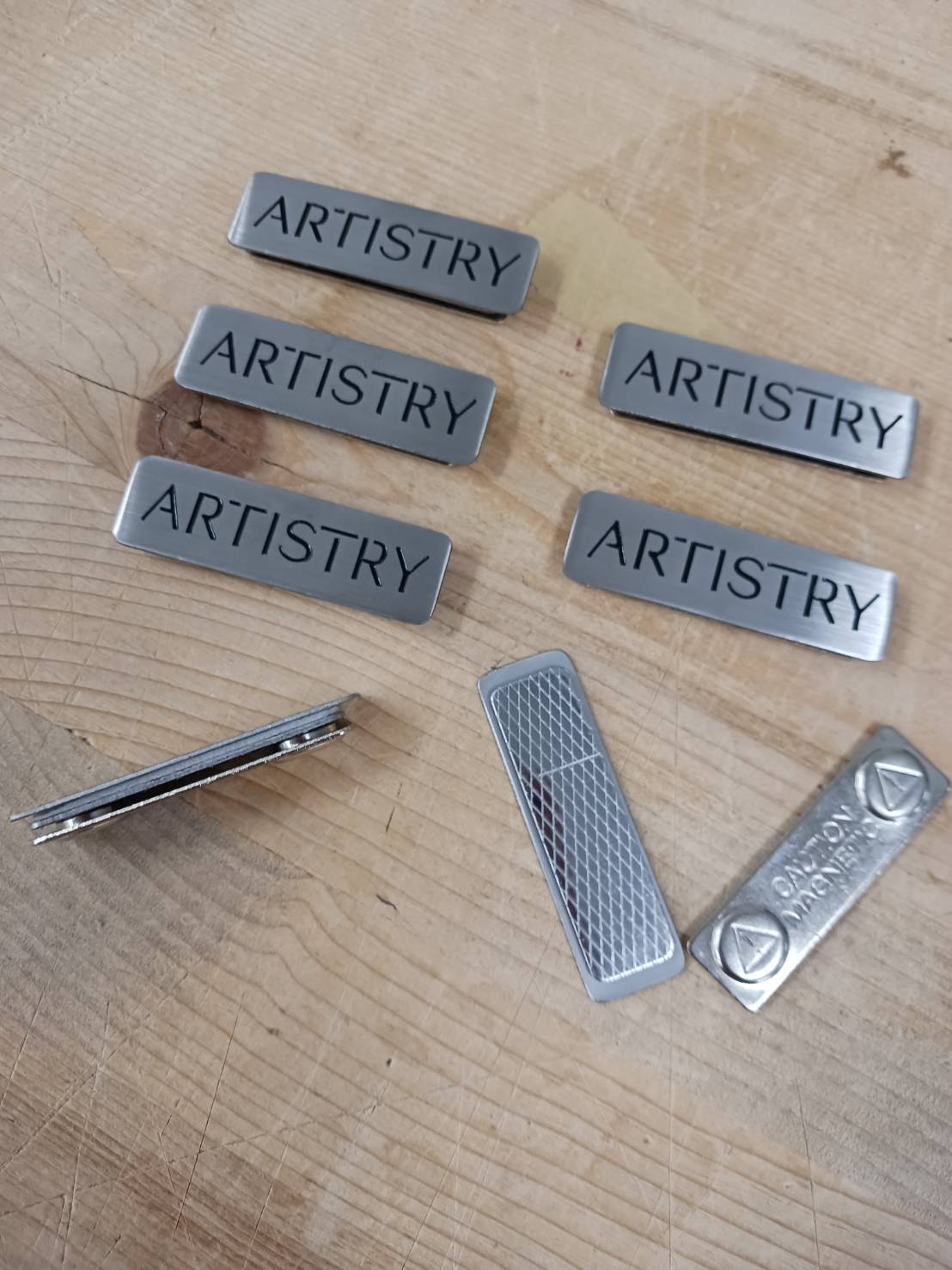 ป้ายสแตนเลสสีเงินแฮร์ไลน์หนา 1มิล กัดกรด ขนาด 5x1.5cm