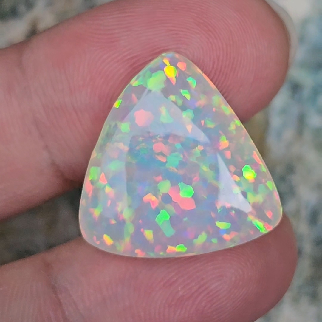 พลอย ไวท์ โอปอล White Opal 13.51 กะรัต (Cts.) พลอยแท้ อัญมณีมงคลประจําวันเกิด เครื่องประดับพลอย