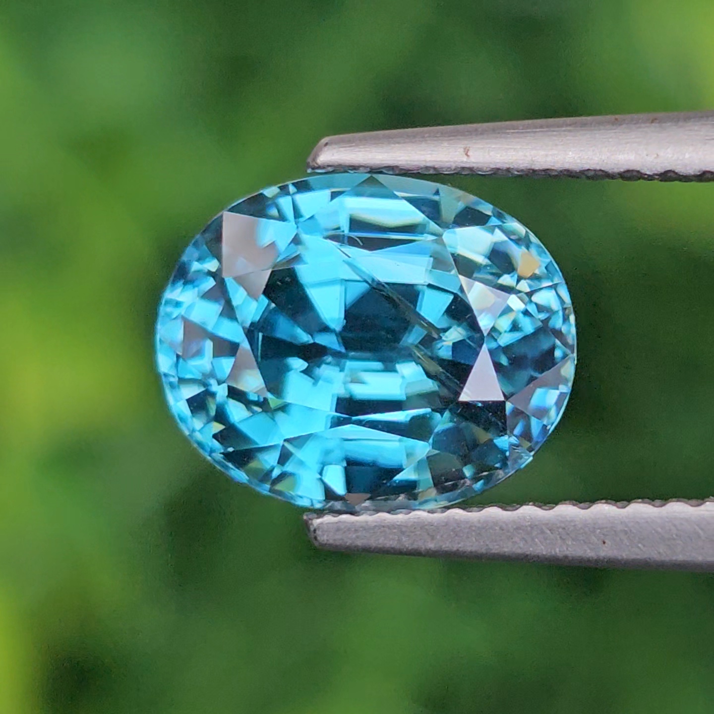 พลอย เพทาย (Zircon) 4.65 กะรัต (Cts.) พลอยแท้ อัญมณีมงคลประจําวันเกิด เครื่องประดับพลอย