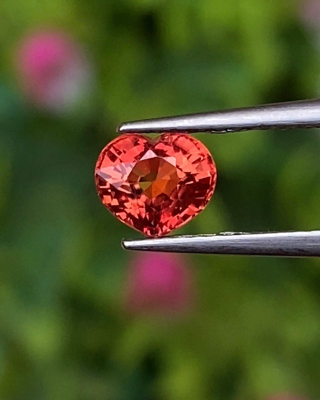 พลอย ออเรนจ์ แซฟไฟร์ Orange Sapphire 0.80 กะรัต (Cts.) พลอยแท้ อัญมณีมงคลประจําวันเกิด เครื่องประดับพลอย