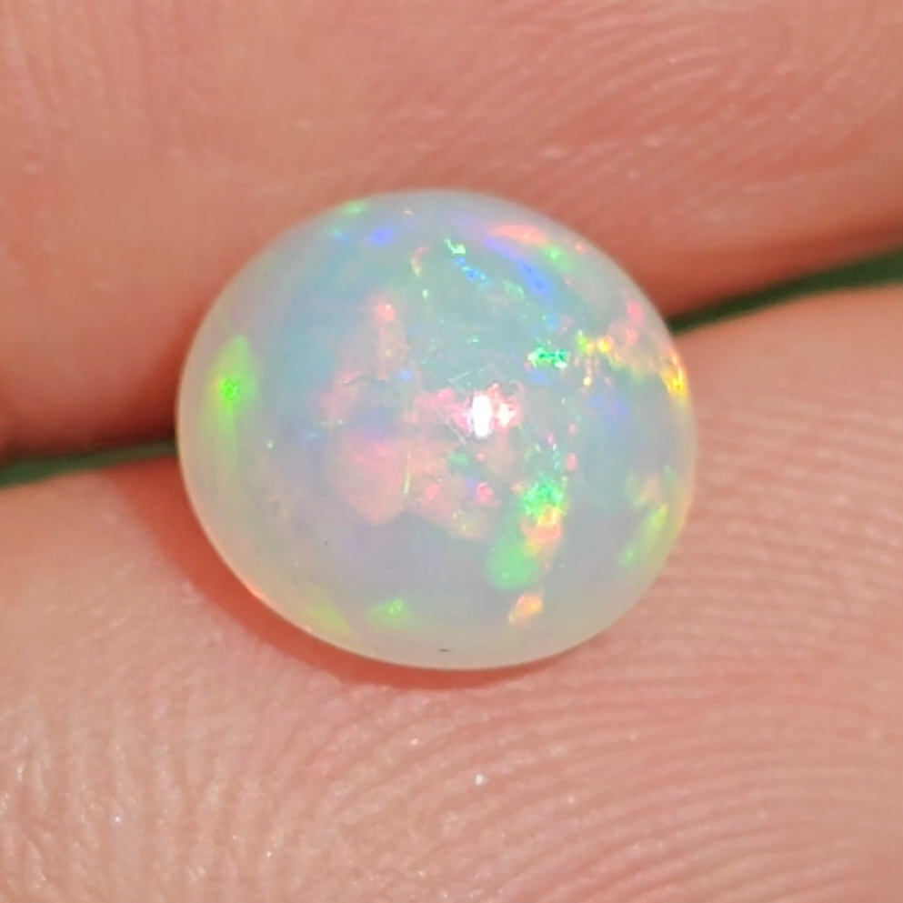 พลอย ไวท์ โอปอล White Opal 1.89 กะรัต (Cts.) พลอยแท้ อัญมณีมงคลประจําวันเกิด เครื่องประดับพลอย