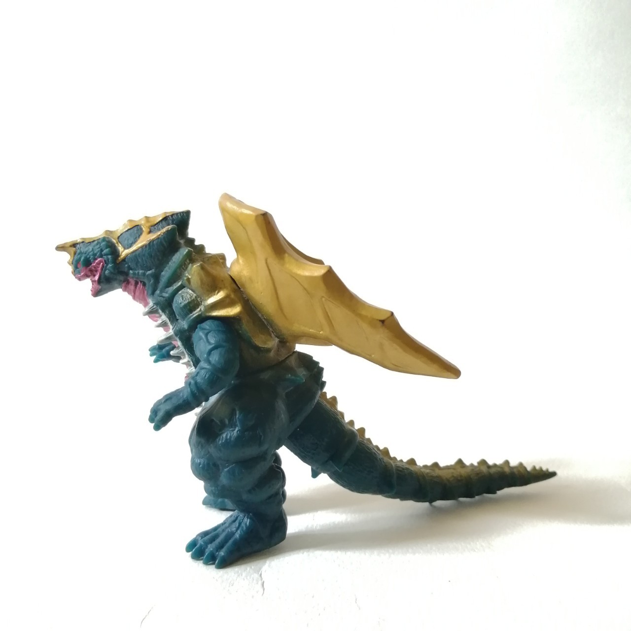 ซอฟ 3.5 -4นิ้ว ขนาดตามรูป คิงออฟมอนส์ ในอุลตร้าแมนไกอาเดอะมูฟวี ศึกใหญ่ข้ามมิติ สภาพดี มีรอยบ้าง