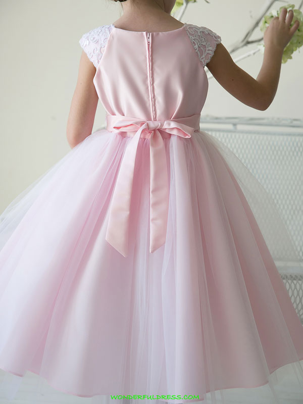 Pre-Order ชุดราตรีเด็ก สไตล์เจ้าหญิง แขนกุด คอกลม แต่งลูกไม้ แต่งดอกที่เอว กระโปรงฟูๆ สีขาว สีฟ้า สีชมพู