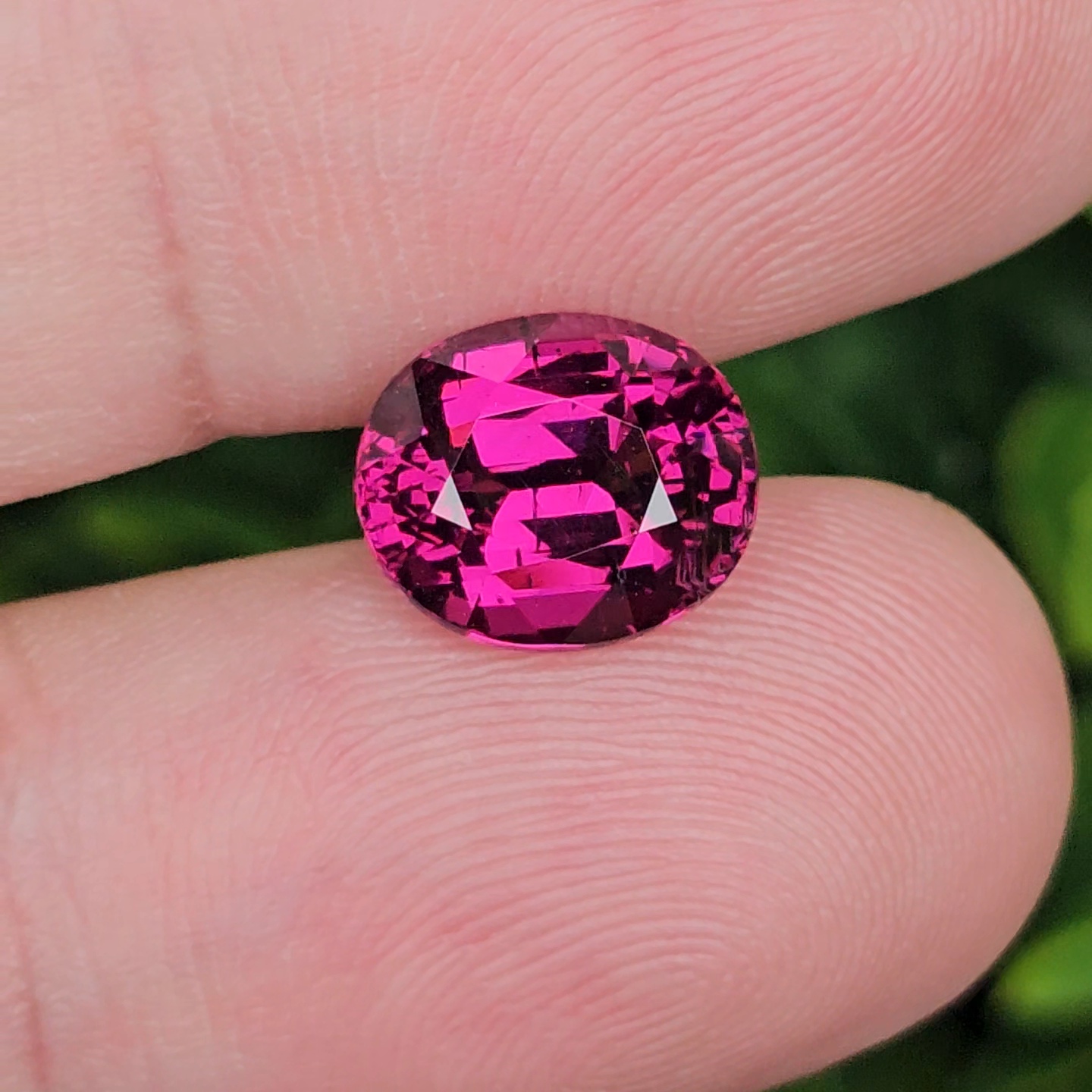 พลอย โรโดไลต์ กาเน็ท Rhodolite Garnet 4.50 กะรัต Cts.พลอยแท้ อัญมณีมงคลประจําวันเกิด เครื่องประดับพลอย