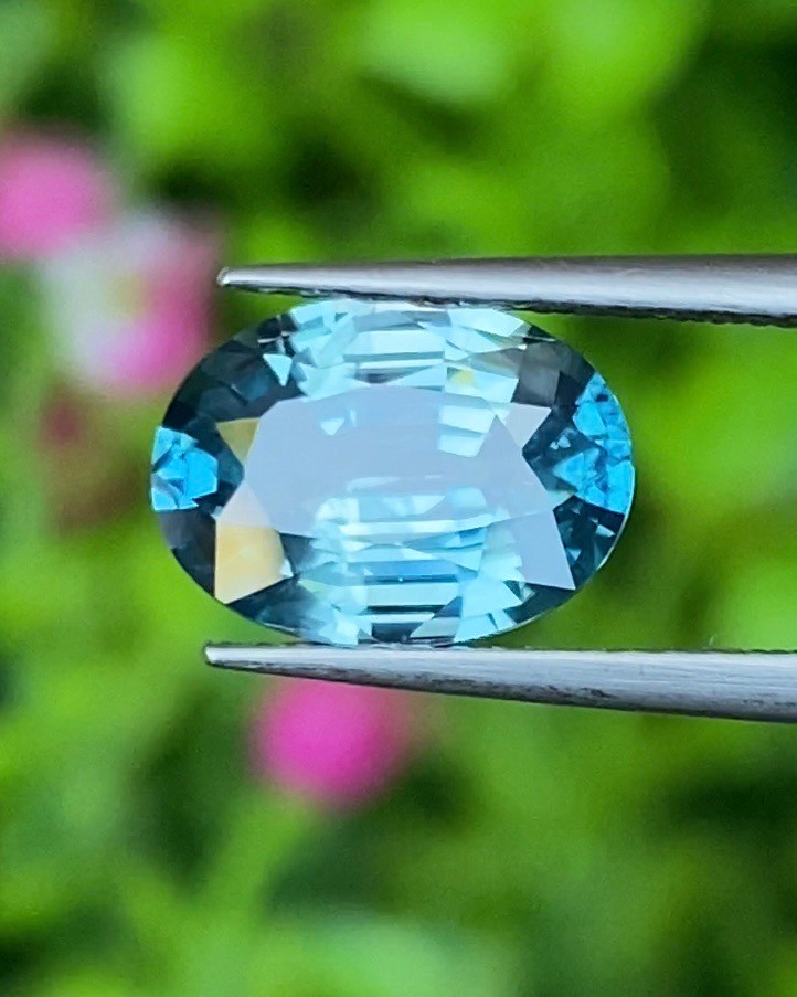 พลอย เพทาย (Zircon) 3.39 กะรัต (Cts.) พลอยแท้ อัญมณีมงคลประจําวันเกิด เครื่องประดับพลอย