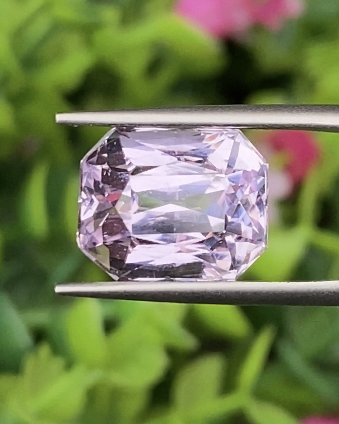 พลอย คุนไซท์ Kunzite 9.05 กะรัต (Cts.) พลอยแท้อัญมณีมงคล ประจําวันเกิด เครื่องประดับพลอย