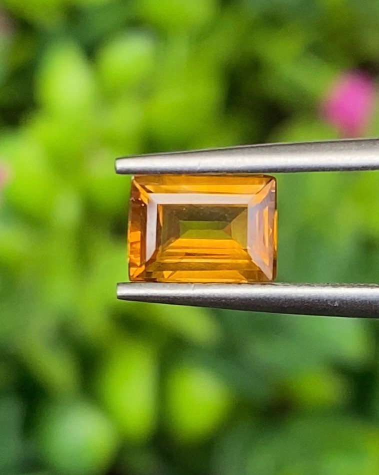 พลอย บุษราคัม yellow sapphire 1.30 กะรัต (Cts.) พลอยแท้ อัญมณีมงคลประจําวันเกิด เครื่องประดับพลอย