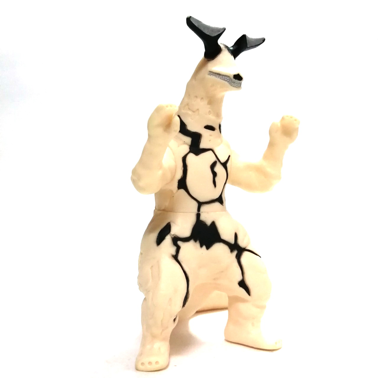 ซอฟ 5นิ้ว สปาร์คดอลล์ มีสติ๊กเกอร์ สัตว์ประหลาด เอเรคิงส์ จาก อุลตร้าเซเว่น BANDAI 2012 CHINA มีรอยสีถลอกบ้าง