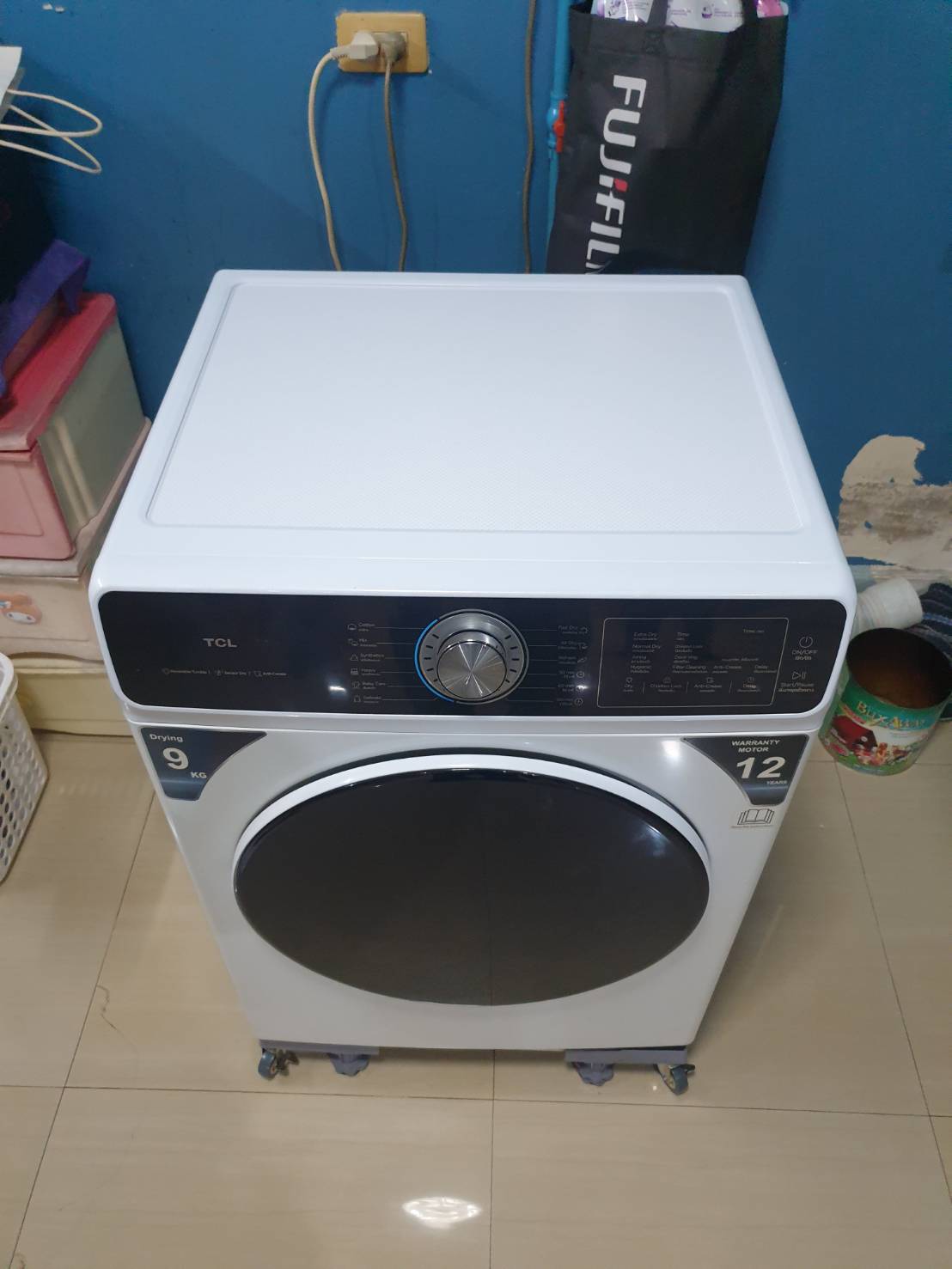TCL DRYER เครื่องอบผ้าฝาหน้า ความจุ 9Kg. สีขาว รุ่น WT09KFDYW อบแห้งไวด้วยความร้อน มีโปรแกรมลดรอยยับผ้า