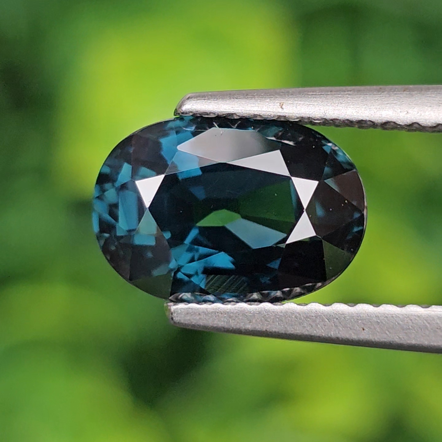 พลอย แซปไฟร์สีน้ำเงินอมเขียว Teal Sapphire 3.03 กะรัต (Cts.) พลอยแท้ อัญมณีมงคลประจําวันเกิด เครื่องประดับพลอย