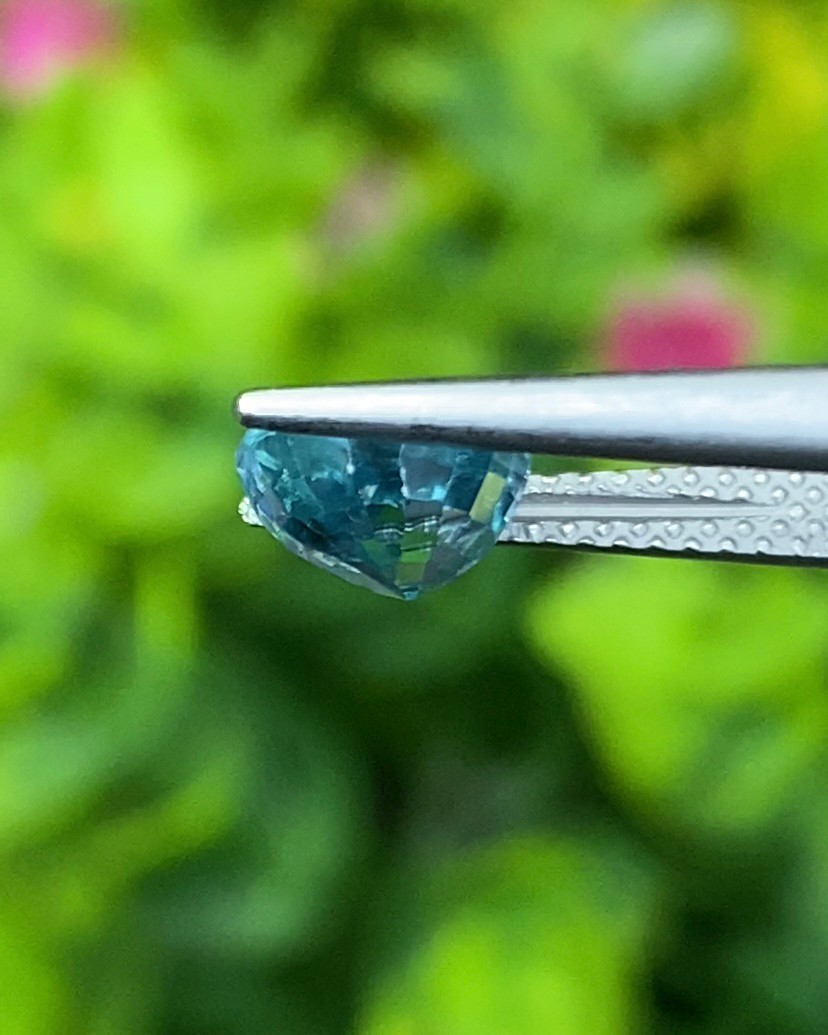 พลอย เพทาย Natural Zircon 2.12 กะรัต (Cts.) พลอยแท้อัญมณีมงคล ประจําวันเกิด เครื่องประดับพลอย