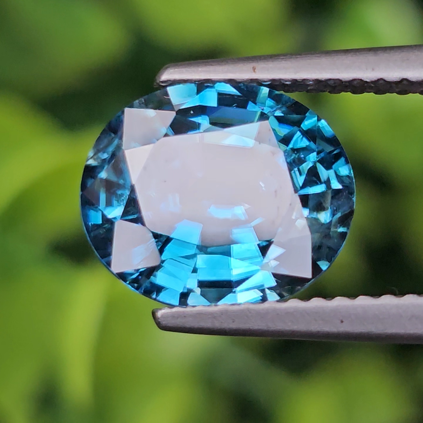 พลอย เพทาย (Zircon) 4.23 กะรัต (Cts.) พลอยแท้ อัญมณีมงคลประจําวันเกิด เครื่องประดับพลอย