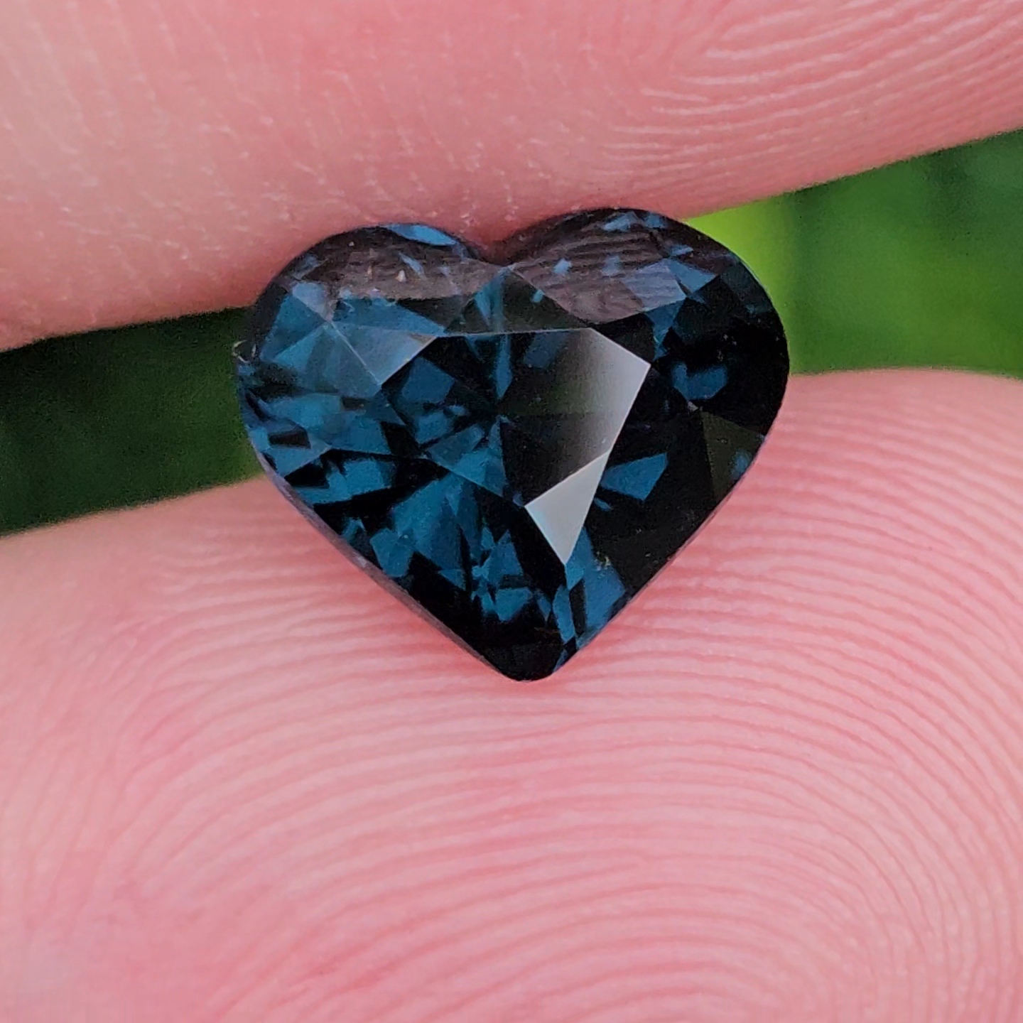 พลอย สปิเนล Spinel 2.71 กะรัต (Cts.) ดิบ (Unheated) พร้อมใบเซอร์ พลอยแท้ อัญมณีมงคลประจําวันเกิด เครื่องประดับพลอย