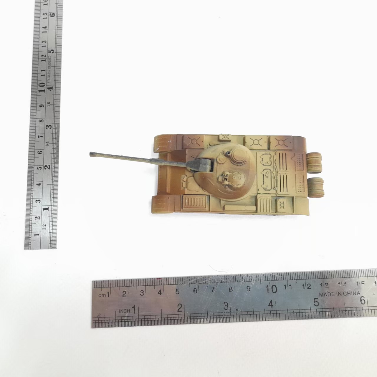 มีหลายภาพ,รถถังพลาสติกสำเร็จรูป T55 A ทำสีแล้ว งานเก่า มือสอง สภาพดี มีรอยบ้าง